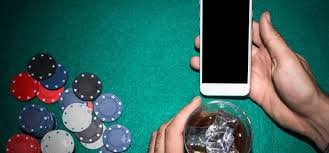 Người chơi truy cập casino trực tuyến hay8855 trên điện thoại di động